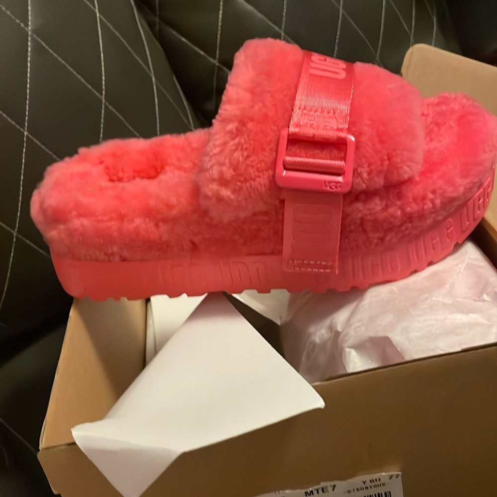 Pink Ugg Slides woman size 7